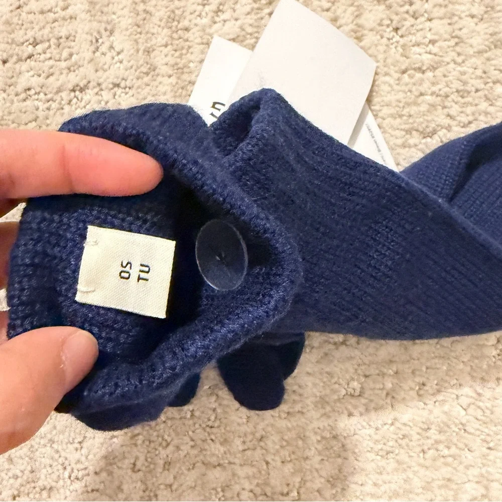 UGG knit Navy tech wool blend Gloves brand NEW